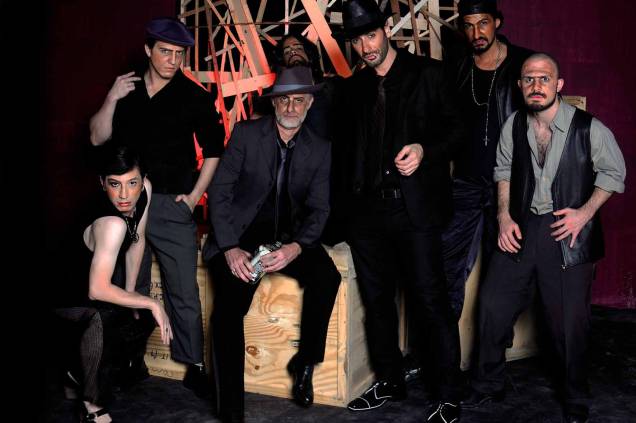 Geni, Phillip, Johnny, General, Max, Barrabas e Big Ben Geni, Phillip, Johnny, General, Max, Barrabas e Big Ben