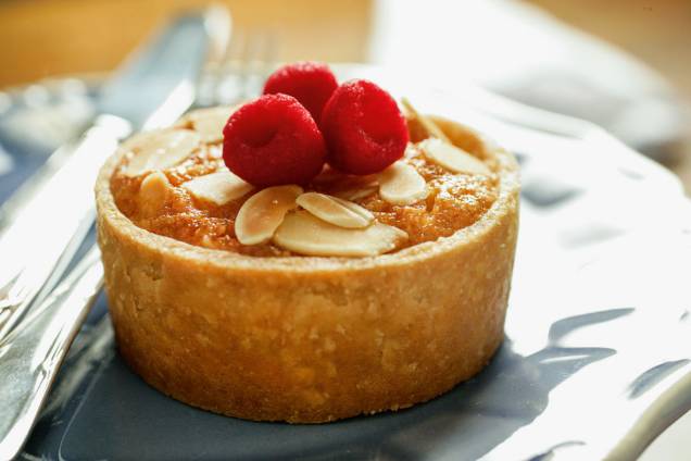 Torta de framboesa: com creme de amêndoa Torta de framboesa: com creme de amêndoa