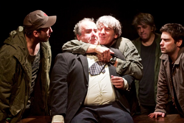 Getsêmani: dirigida pelo próprio autor Mario Bortolotto, que também atua Getsêmani: dirigida pelo próprio autor Mario Bortolotto, que também atua