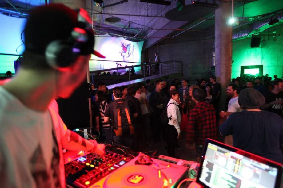 DJ Trusty: no comando das picapes do Happenings DJ Trusty: no comando das picapes do Happenings