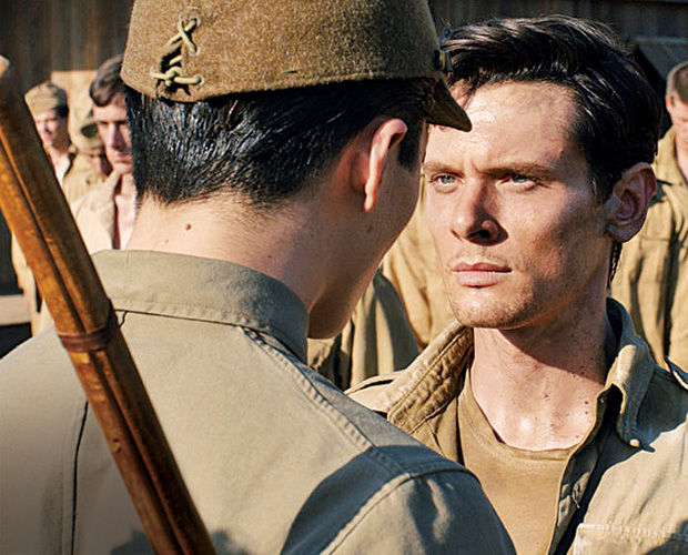 Invencível: Jack O’Connell na pele de Zamperini, encarando seu algoz Invencível: Jack O’Connell na pele de Zamperini, encarando seu algoz