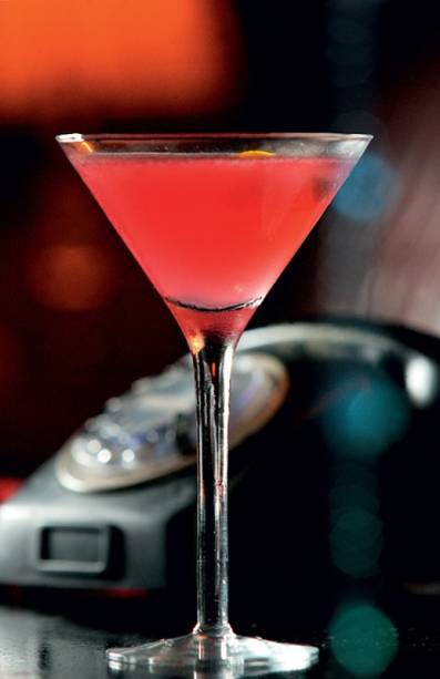 O cosmopolitan e o antigo telefone preto: azaração por ramal O cosmopolitan e o antigo telefone preto: azaração por ramal