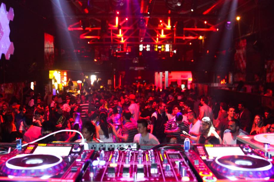 Clash: festa com apresentação de BBoys na pista Clash: festa com apresentação de BBoys na pista