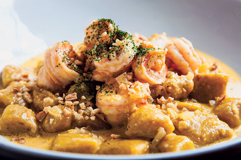 Nhoque de vatapá, com camarão e castanha-de-caju Nhoque de vatapá, com camarão e castanha-de-caju