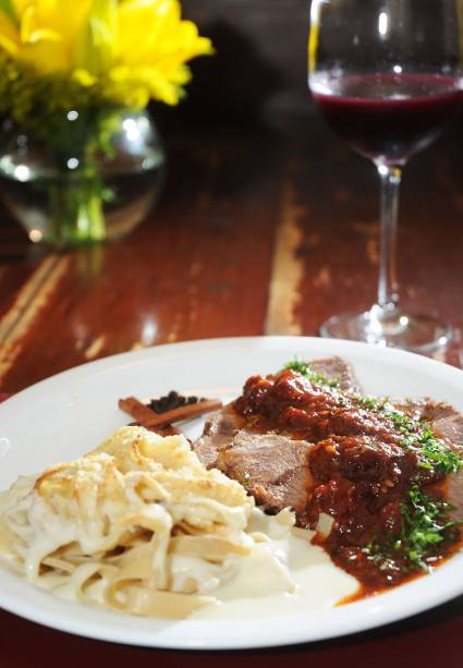 Brasato de picanha com tagliatelle Brasato de picanha com tagliatelle