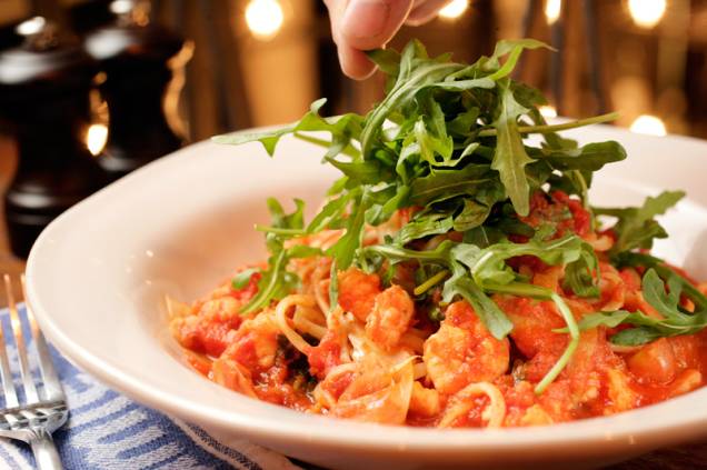 Linguine com camarão Linguine com camarão