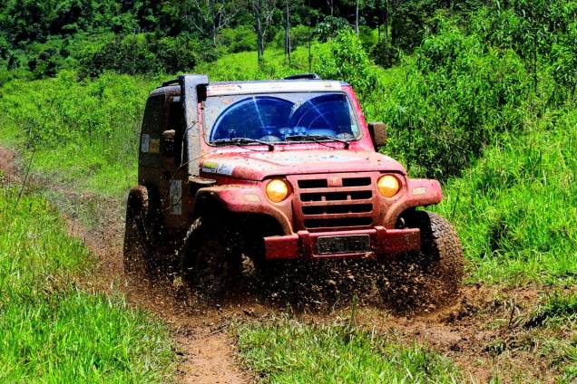 O Cantareira Esportes de Aventura oferece atividades em um jipe off-road O Cantareira Esportes de Aventura oferece atividades em um jipe off-road