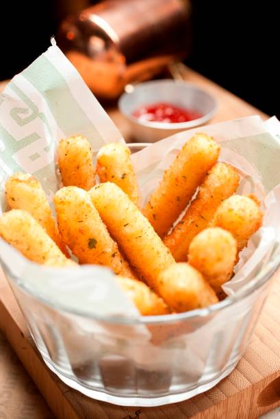 Palitos de mussarela crocantes Palitos de mussarela crocantes