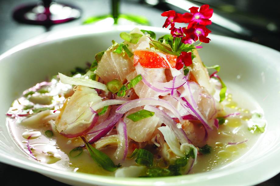 Ceviche del pacífico, com lagosta e peixe branco