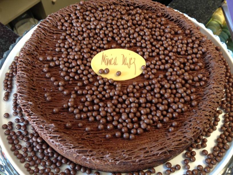 Torta de musse de chocolate com chumbinho Torta de musse de chocolate com chumbinho