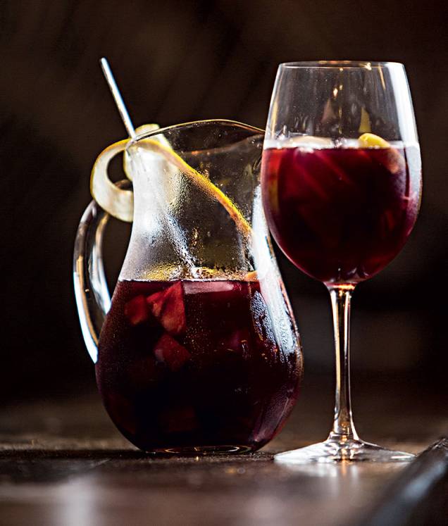A caprichada jarra de sangria: serve quatro pessoas A caprichada jarra de sangria: serve quatro pessoas
