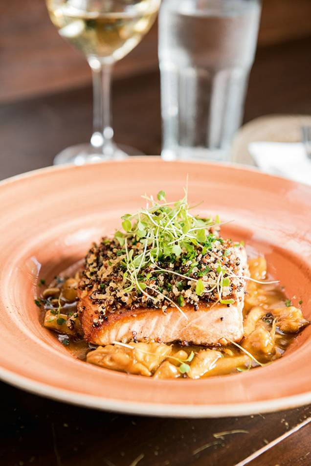 Salmão em crosta de quinoa Salmão em crosta de quinoa