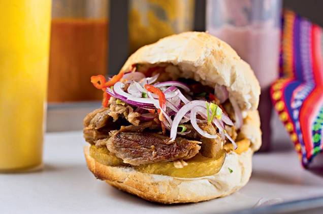 Chicharrón buenazo (R$ 15,00): recheado de costelinha suína Chicharrón buenazo (R$ 15,00): recheado de costelinha suína