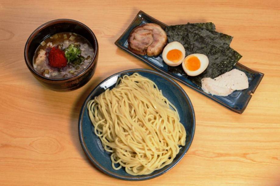 Lámen em estilo tsukemen: ingredientes separados