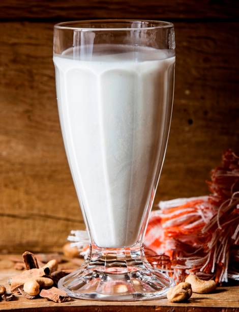 Leite de castanha-de-caju mais baunilha e canela Leite de castanha-de-caju mais baunilha e canela