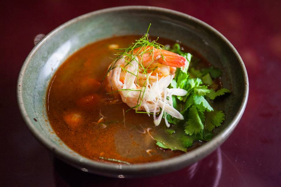 Sopa de camarão com galanga