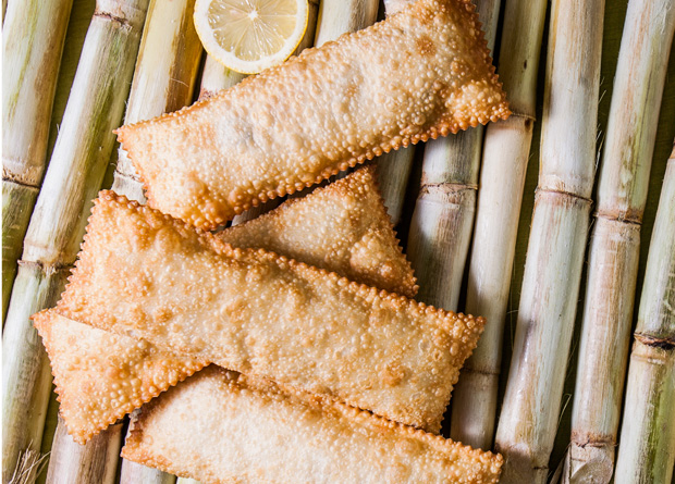 Os pastéis são montados na hora e fritos em óleo de canola