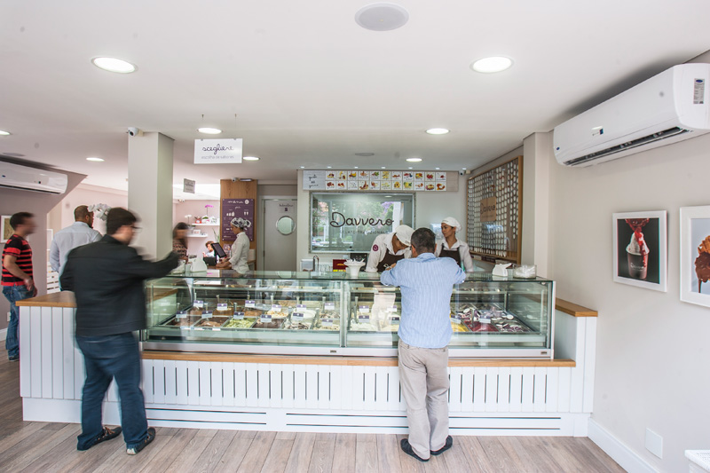 Somente os sabores mais pedidos estão sempre na vitrine, os demais são rotativos