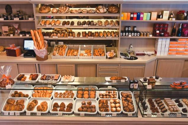 A vitrine de pães de estilo francês A vitrine de pães de estilo francês