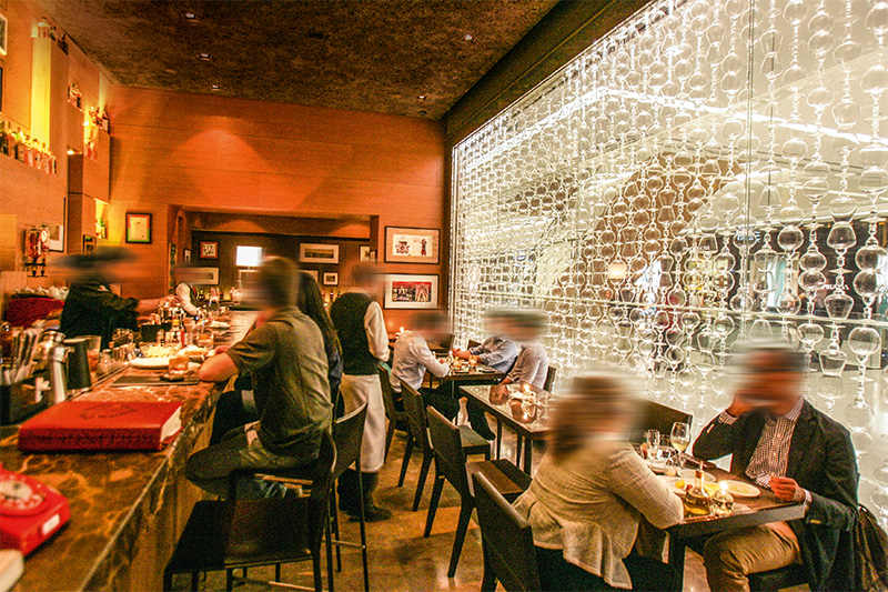 O ambiente: comando de Spencer Jr.,que faz o aged negroni O ambiente: comando de Spencer Jr.,que faz o aged negroni