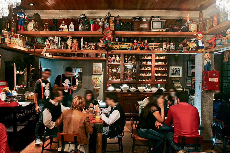 O salão: prova-se ali o patolino b.b.q. O salão: prova-se ali o patolino b.b.q.