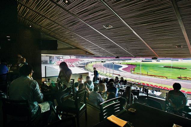 Salão envidraçado: de frente para o campo do São Paulo Salão envidraçado: de frente para o campo do São Paulo