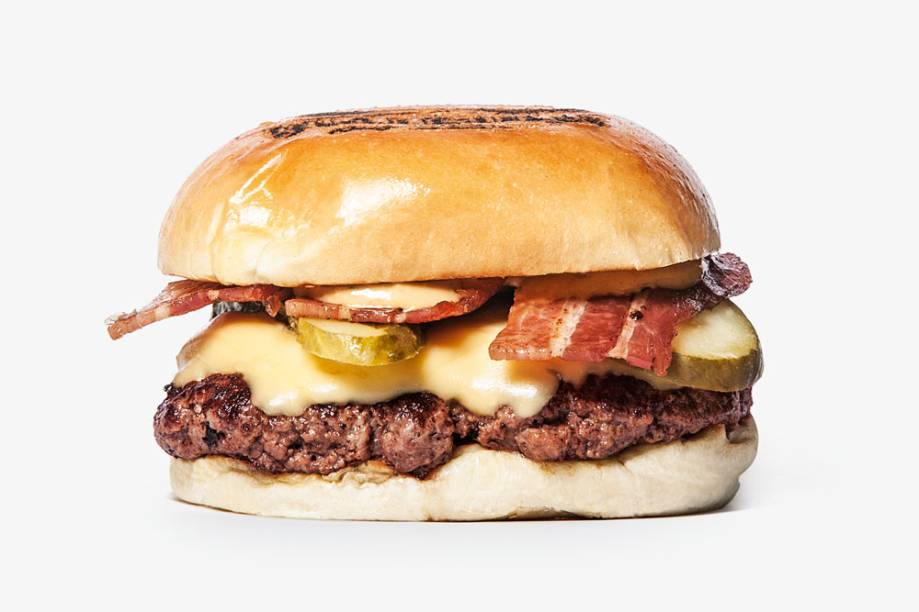 Lumberjack: bife com 100 gramas de black angus moído, queijo prato, picles, bacon e molho de páprica