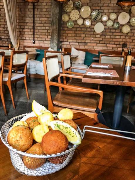 Seleção de petiscos fritos chamada paline variati Seleção de petiscos fritos chamada paline variati