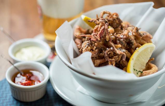 As lulas à dorée: crocantes e cortadas fininhas As lulas à dorée: crocantes e cortadas fininhas