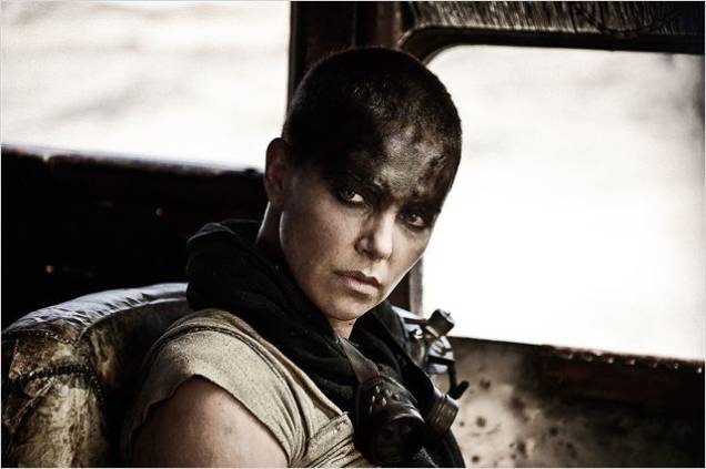 Mad Max: trama gira em torno de uma vingança, após a morte de um dos membros da gangue Mad Max: trama gira em torno de uma vingança, após a morte de um dos membros da gangue