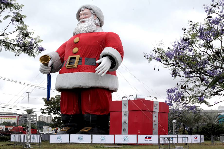 	O Papai Noel do Center Norte tem 20 metros de altura