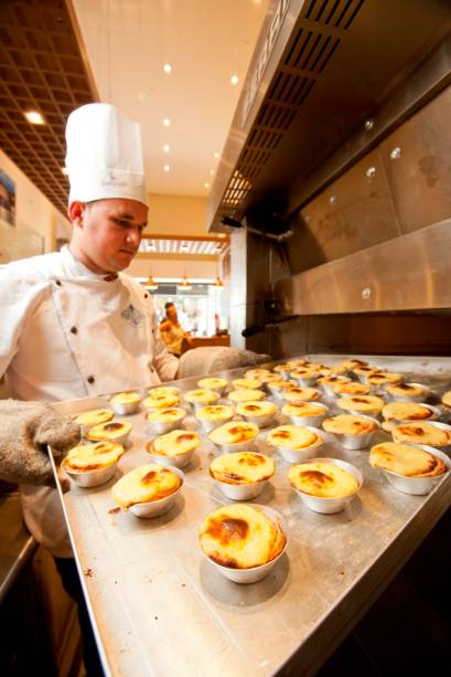 As fornadas de pastéis saem a cada 45 minutos As fornadas de pastéis saem a cada 45 minutos