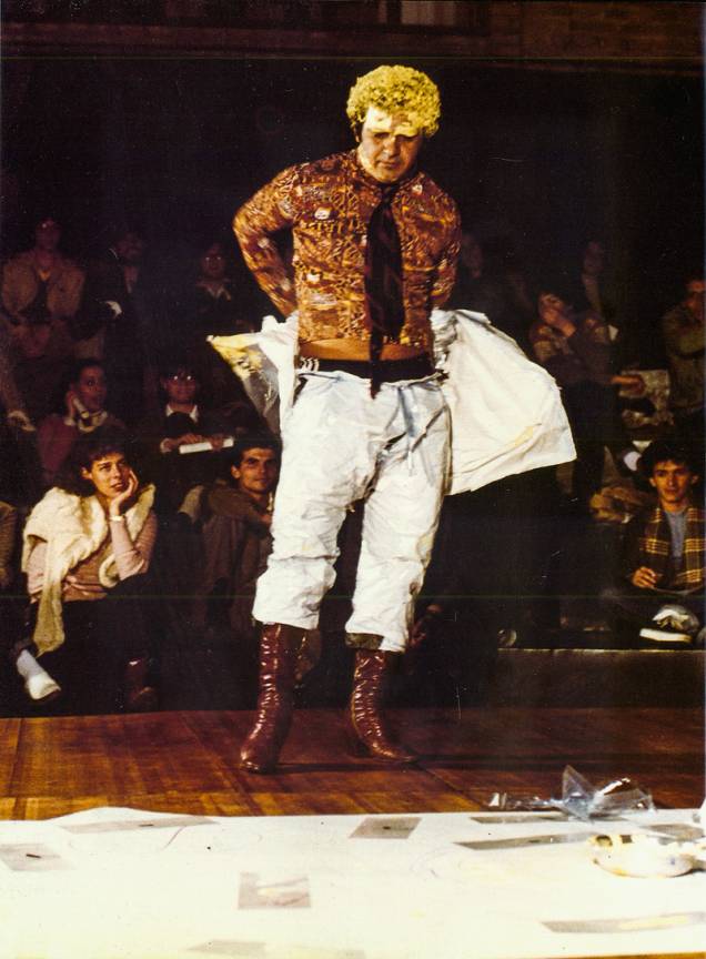 O artista em apresentação na Pinacoteca (1980): intervenções viscerais O artista em apresentação na Pinacoteca (1980): intervenções viscerais