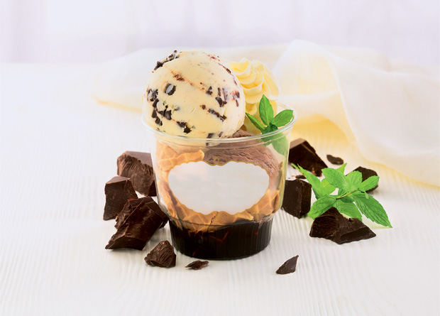 Häagen-Dazs: sorvete de baunilha, gotas de chocolate e folhas de menta Häagen-Dazs: sorvete de baunilha, gotas de chocolate e folhas de menta