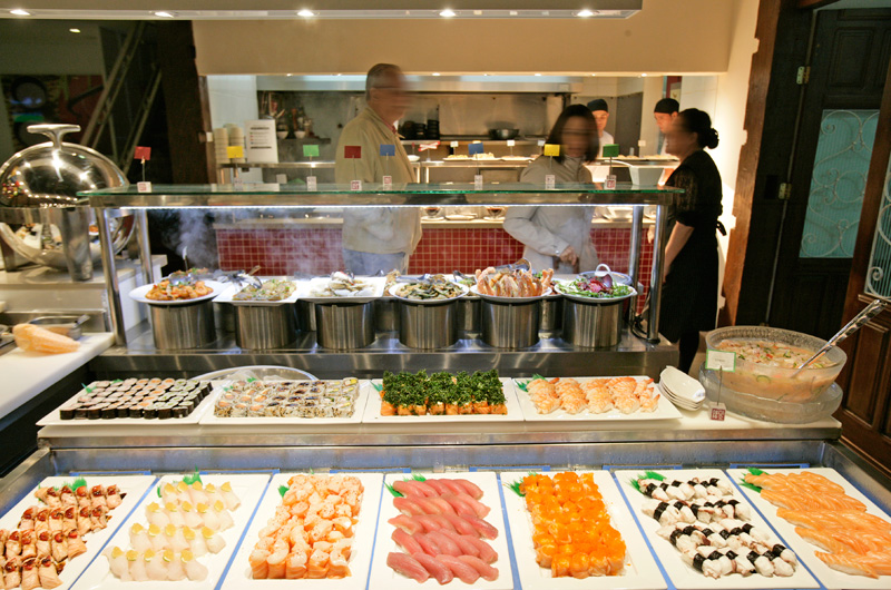 Não importa o horário, as refeições são servidas em bufê Não importa o horário, as refeições são servidas em bufê