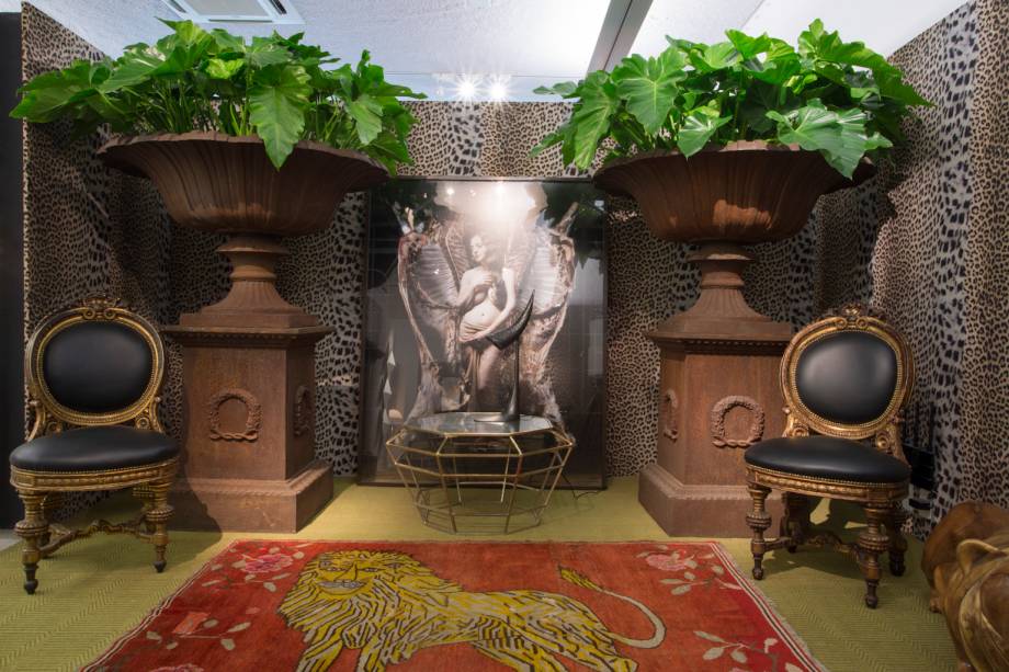 Todos os itens disponíveis na mostra podem ser comprados Todos os itens disponíveis na mostra podem ser comprados