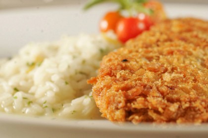 Filé mignon à milanesa com risoto de limão siciliano, do restaurante Nou