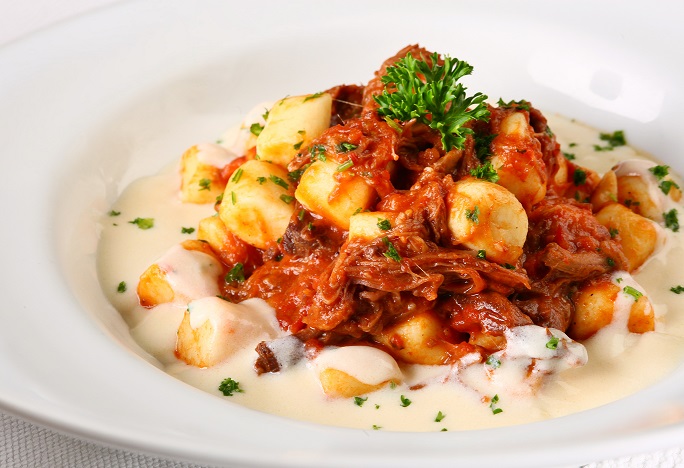 Per Paolo: nhoque com ragu de fraldinha e fonduta de emmental Per Paolo: nhoque com ragu de fraldinha e fonduta de emmental