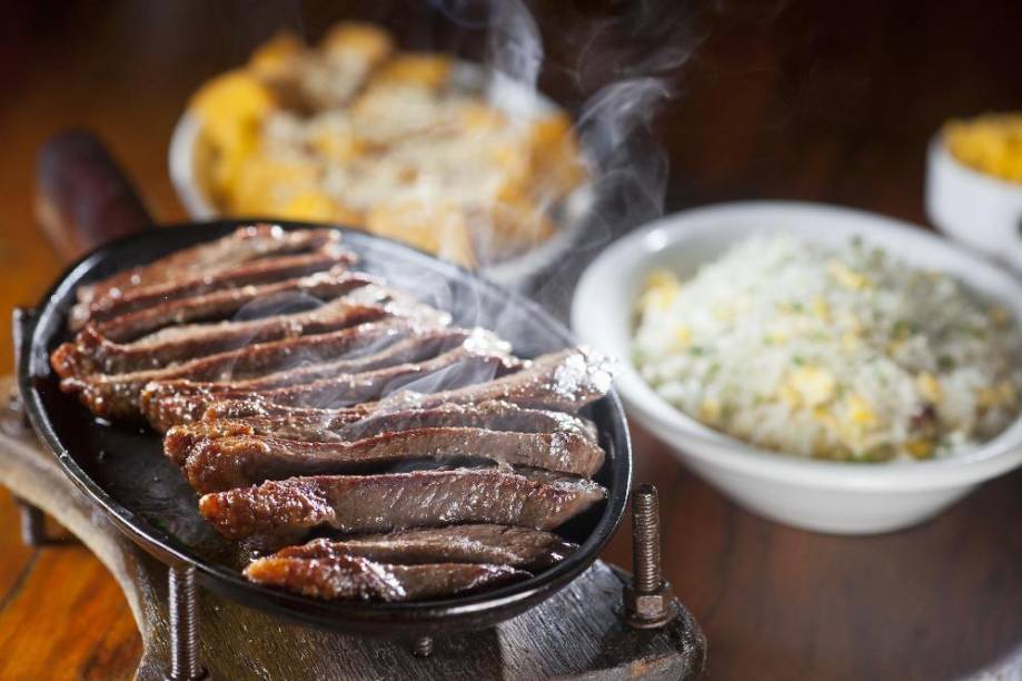 Pira Grill: endereço em Pinheiros serve carnes e pizzas assadas no forno a lenha Pira Grill: endereço em Pinheiros serve carnes e pizzas assadas no forno a lenha