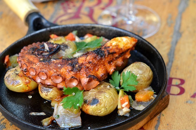 Polvo grelhado com batatinhas Polvo grelhado com batatinhas