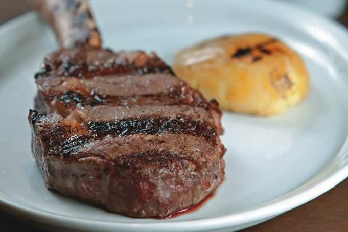 Prime rib (600 gramas) com batata ao murro Prime rib (600 gramas) com batata ao murro