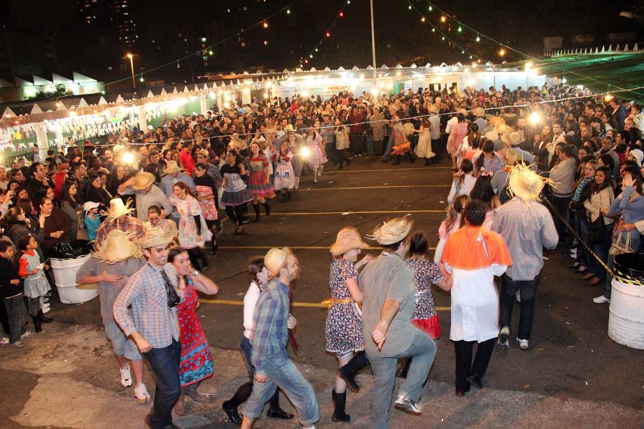 Olha a chuva!: a quadrilha não poderia faltar na Quermesse da Igreja do Calvário