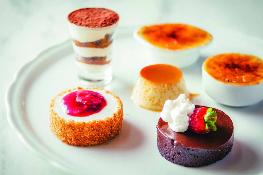 Minidoces: opções, estão torta-musse de chocolate, um leve creme brûlé e tiramisu no copinho Minidoces: opções, estão torta-musse de chocolate, um leve creme brûlé e tiramisu no copinho