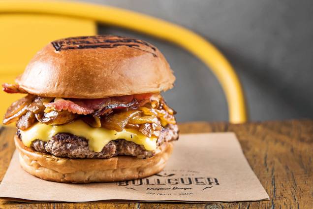 Red neck: sanduíche exclusivo da filial leva bacon e compota de cebola defumada Red neck: sanduíche exclusivo da filial leva bacon e compota de cebola defumada