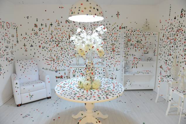 Sala da artista Yayoi Kusama faz parte da decoração temática do centro de compras Sala da artista Yayoi Kusama faz parte da decoração temática do centro de compras