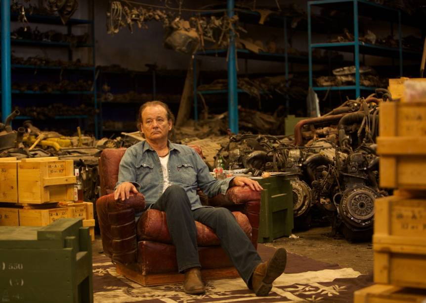 Rock em Cabul: Bill Murray usando e abusando da cara de sonso e do humor irônico Rock em Cabul: Bill Murray usando e abusando da cara de sonso e do humor irônico