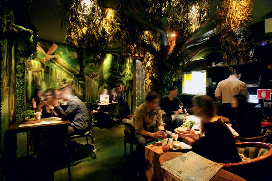 O salão chamativo: para beber bons drinques O salão chamativo: para beber bons drinques