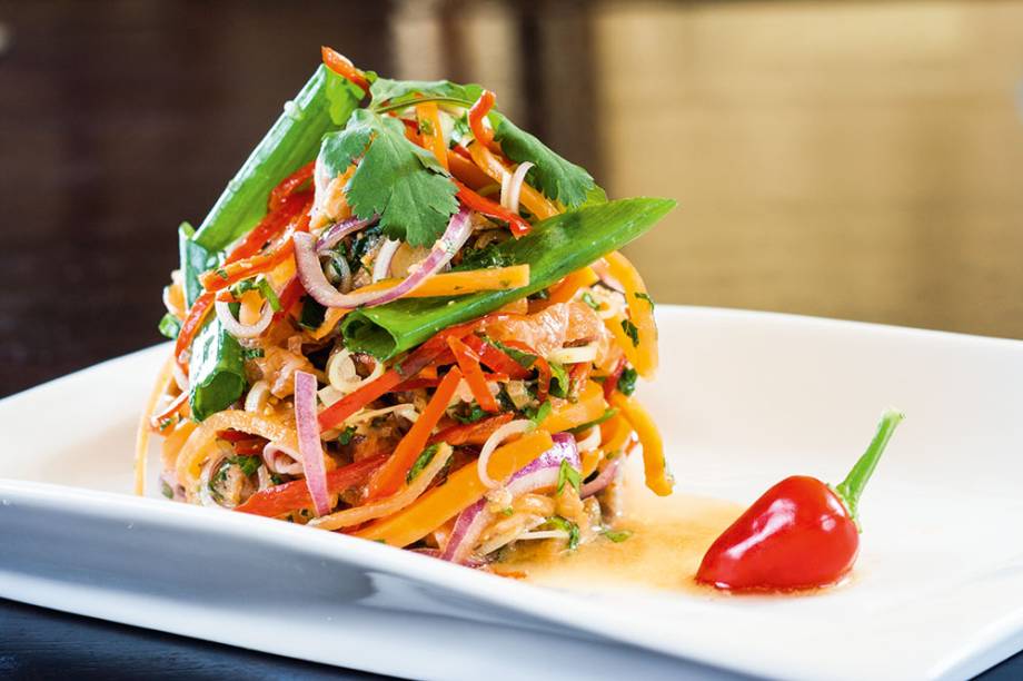 Festival das Luzes: salada de salmão menu especial Festival das Luzes: salada de salmão menu especial