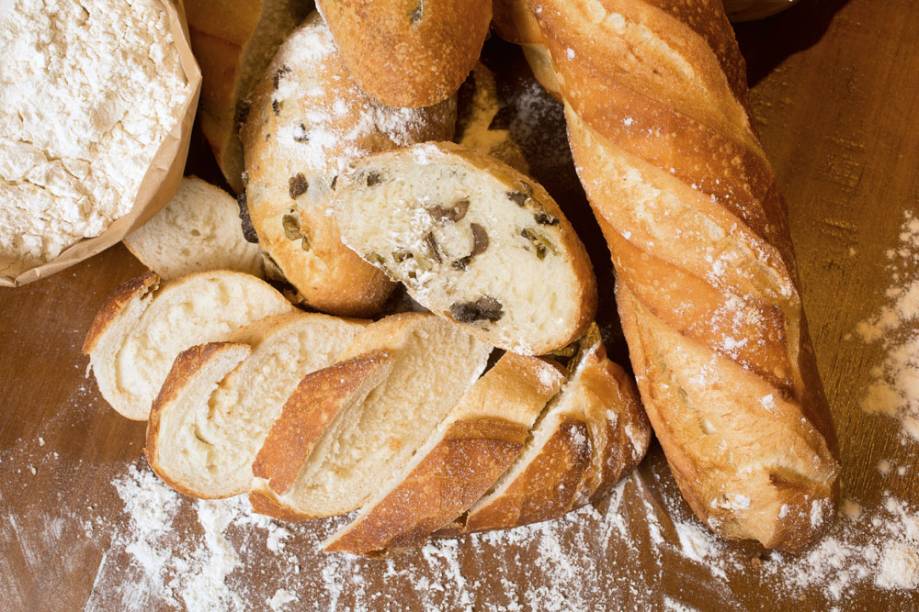 Baguete clássica como a versão de azeitonas Baguete clássica como a versão de azeitonas