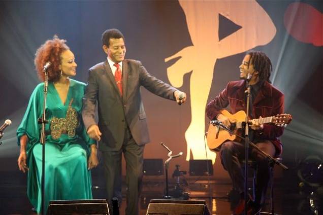 Família Rodrigues: Jair Rodrigues (centro) com os filhos Luciana Mello e Jair Oliveira Família Rodrigues: Jair Rodrigues (centro) com os filhos Luciana Mello e Jair Oliveira